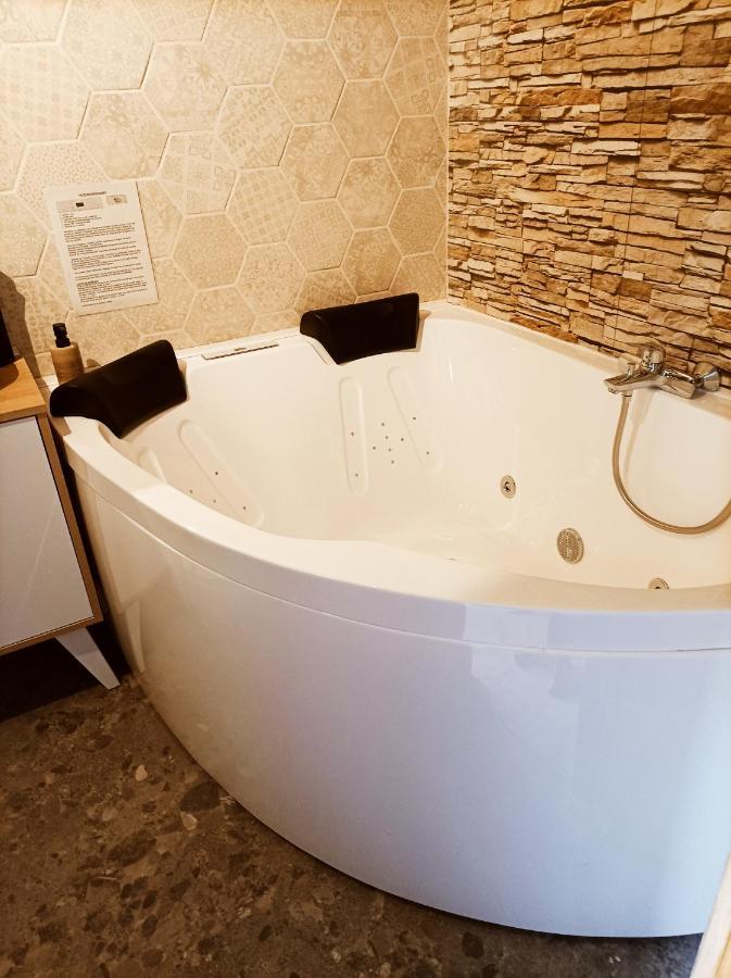 Le Nid Douillet D'Alsace Et Sa Balneo Villa Ottmarsheim Luaran gambar